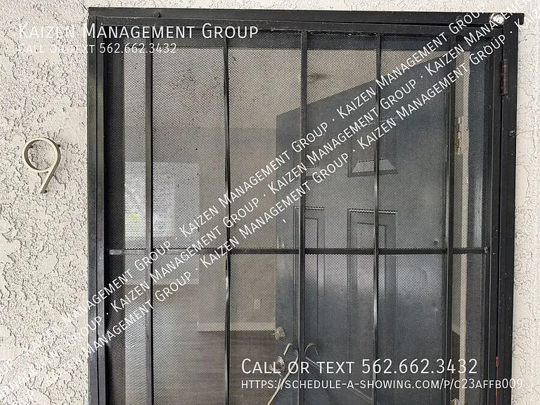 5471 Linden Ave #9 — Photo 3