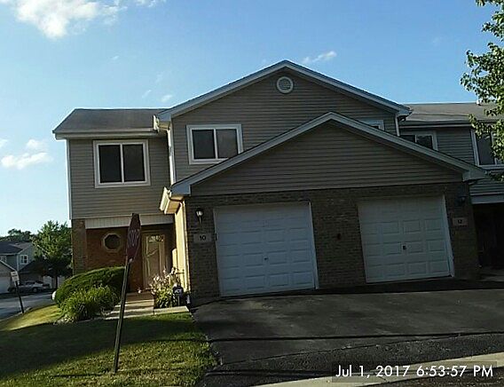 1st image of 10 Forest Wood Ln