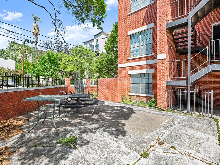 712 W 21st St #101 — Photo 16