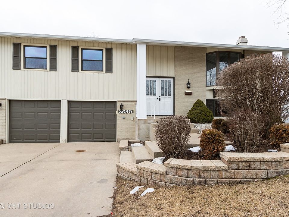 1st image of 3690 Lexington Dr