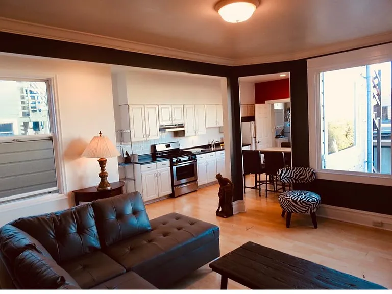 1018 Clay St — Photo 3