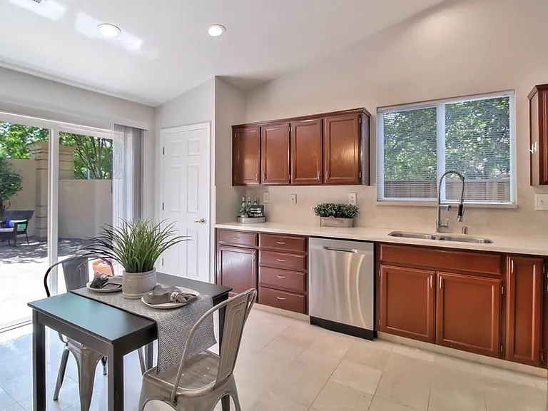 4522 Peacock Ct — Photo 7
