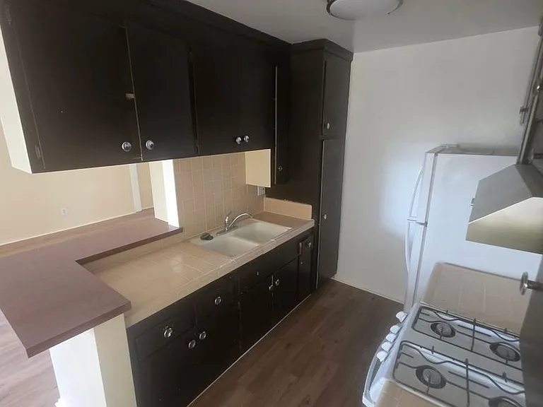 1343 N Curson Ave — Photo 3