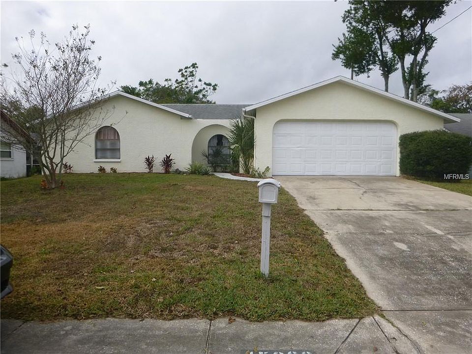 1st image of 15933 Villa Dr