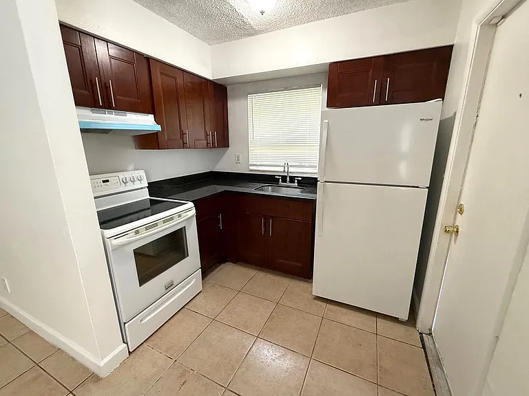 5224 NW 16th St #3 — Photo 3