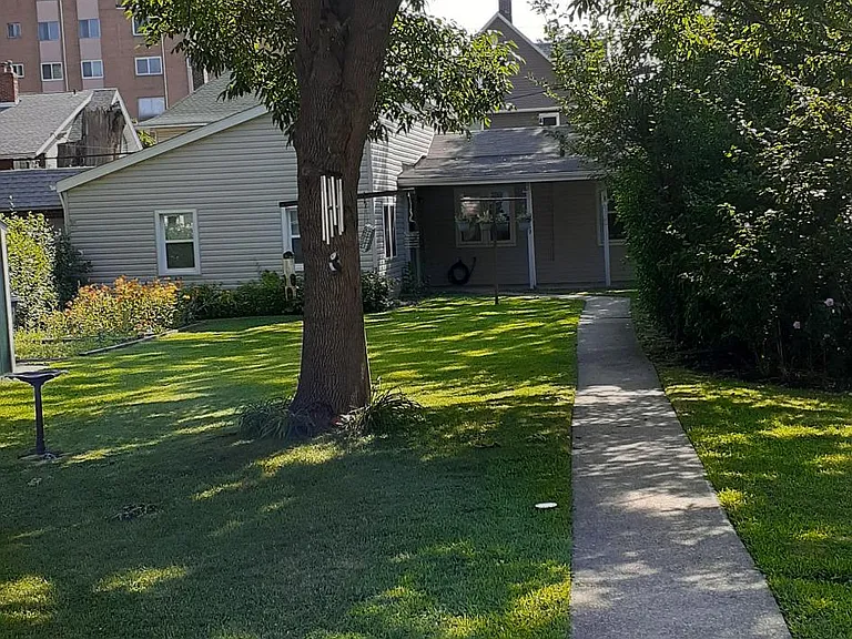 Walking path to back houseRear House