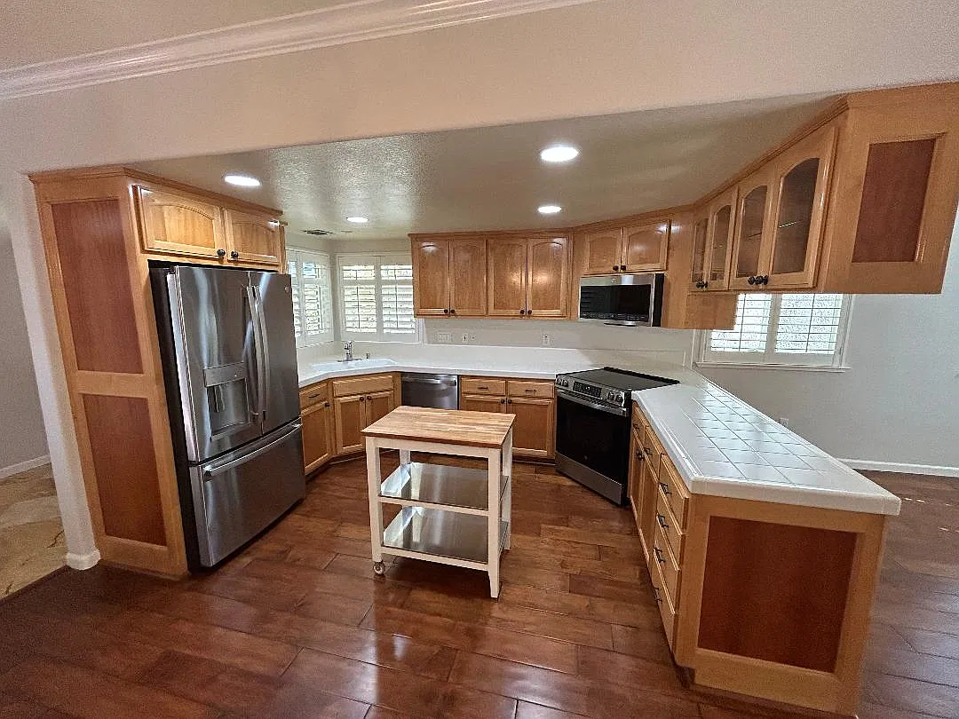 3 bed, 2630 sqft, $3,200 — Photo 4