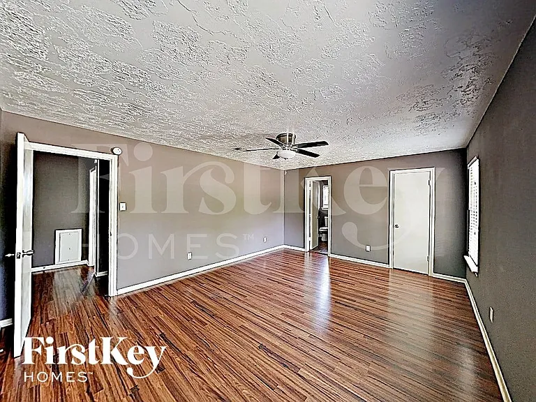 10122 Woodhollow Dr — Photo 9