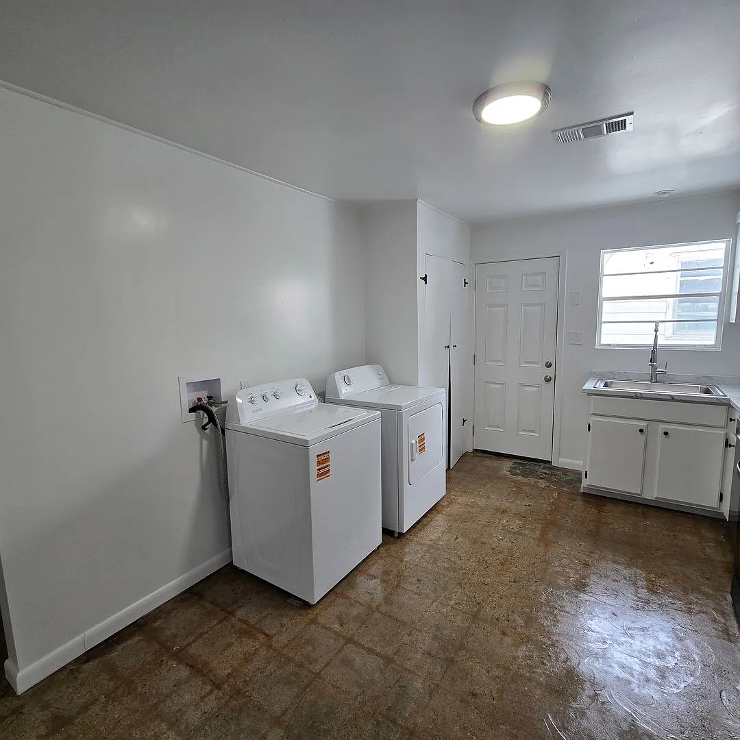 Building Photo - 701 McLain St #B