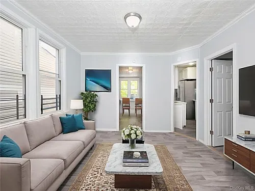 611 Saint Lawrence Ave #2 Photo 1