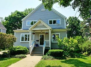 422 North Ave, Barrington, IL 60010