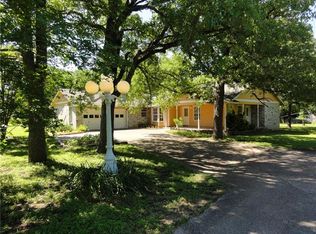 321 Linam Ln, Cedar Creek, TX 78612