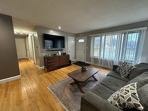 3rd image of 1104 Coral Dr