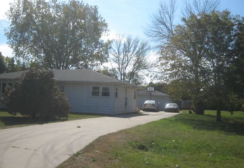 2nd image of 815 102nd St