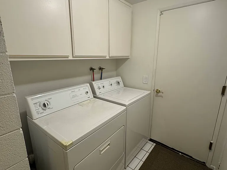 606 E Workman St — Photo 29
