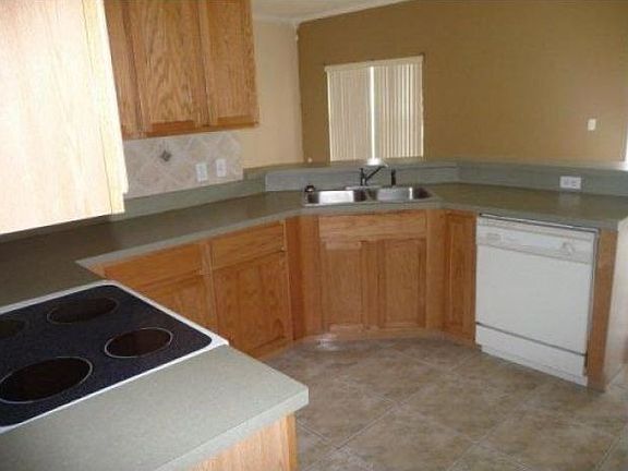 3rd image of 2736 Woodstream Cir