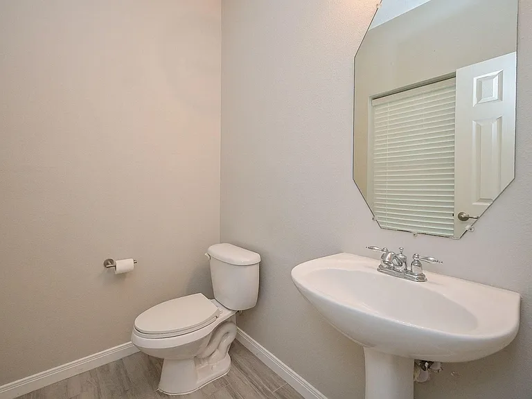 10607 Criswell Dr — Photo 10
