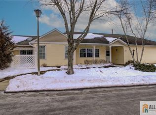 106 Blackbird Dr, Monroe Township, NJ 08831