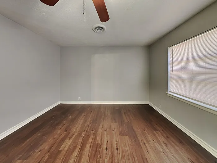 2126 Ridgeway St — Photo 4