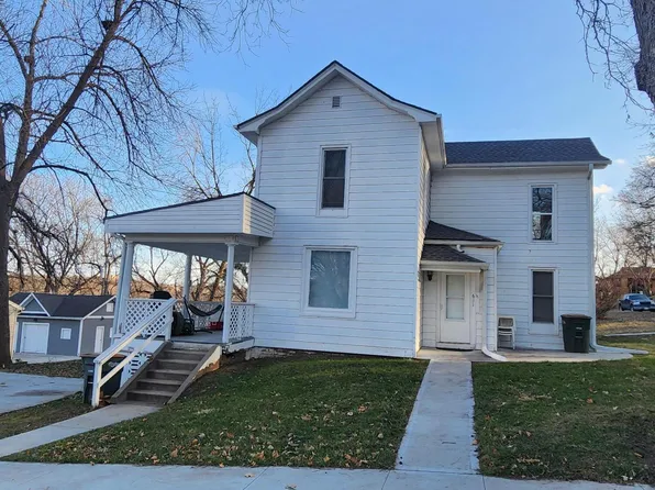 611 1st St, Glenwood, IA 51534