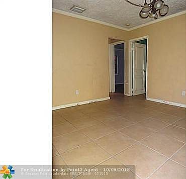 4th image of 4520 NE 3rd Ave