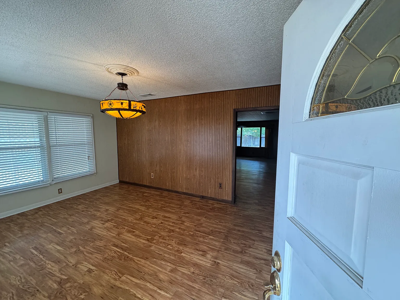 3 bed, 1.5 bath, 1609 sqft, $1,650 — Photo 3