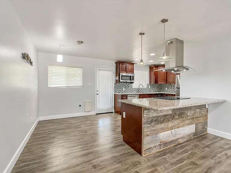 825 W Elna Rae St — Photo 10