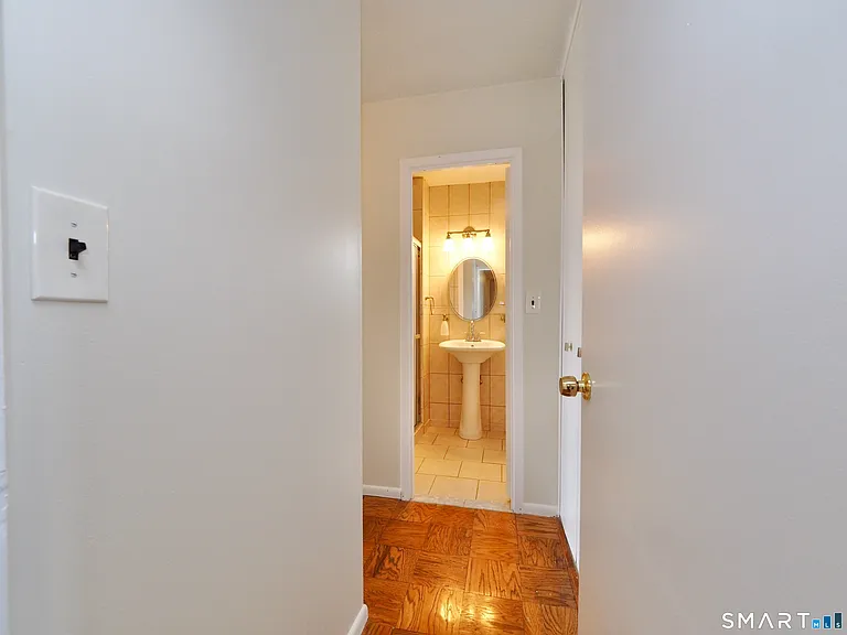 44 Strawberry Hill Ave #7B — Photo 25