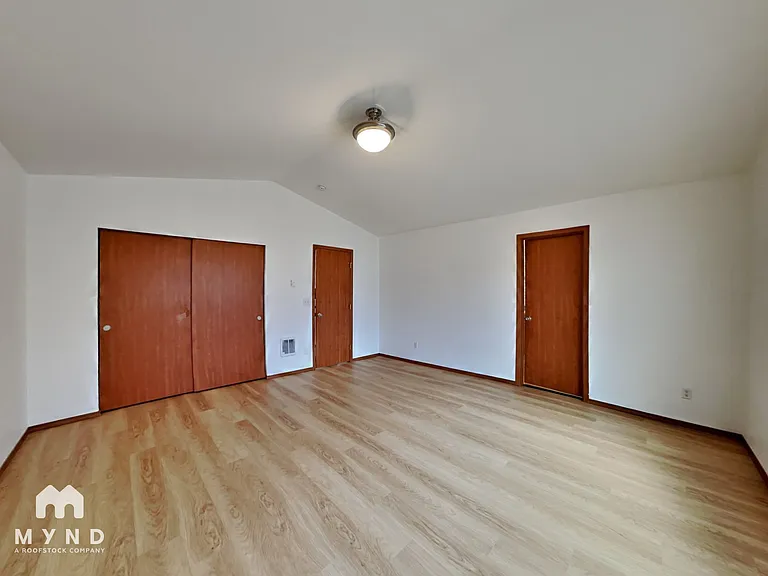 1412 E 64th St — Photo 13