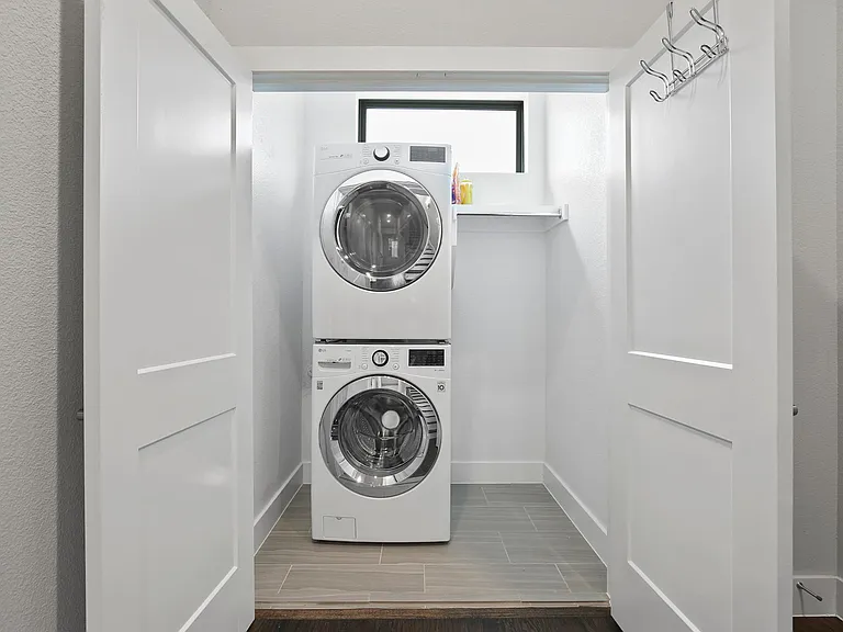 4230 Roseland Ave #105 — Photo 9