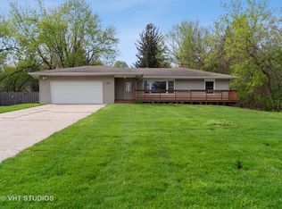1640 Heather Dr, Algonquin, IL 60102