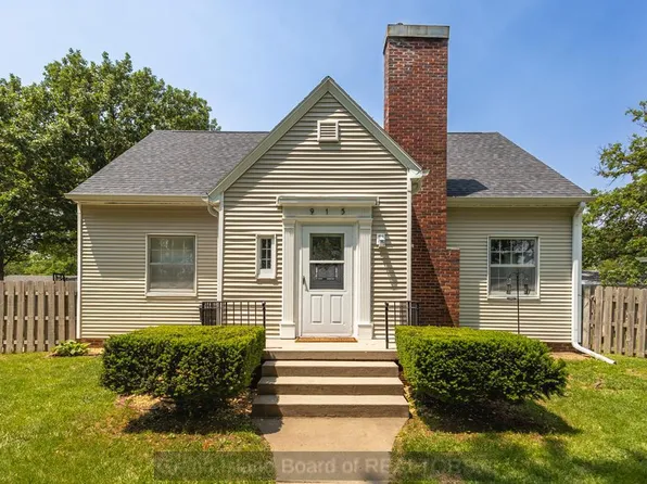 915 15th St, Aurora, NE 68818