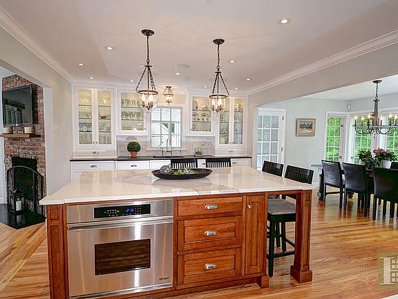 2nd image of 98 Winfield Ln