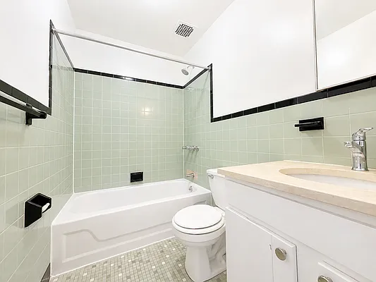 Bathroom, photo 1
