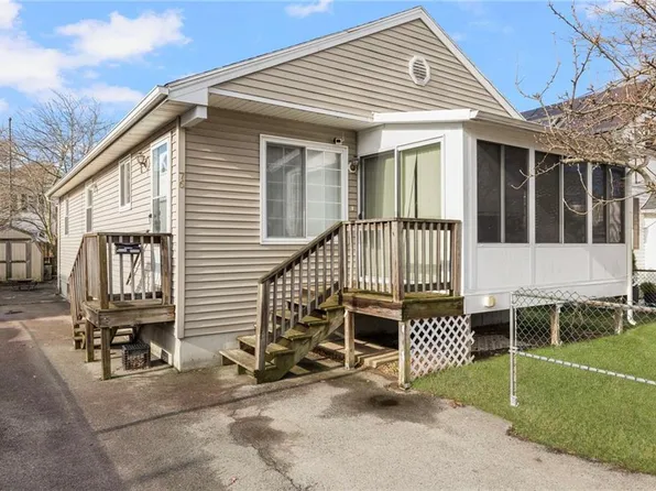 76 Moorefield St, Providence, RI 02909