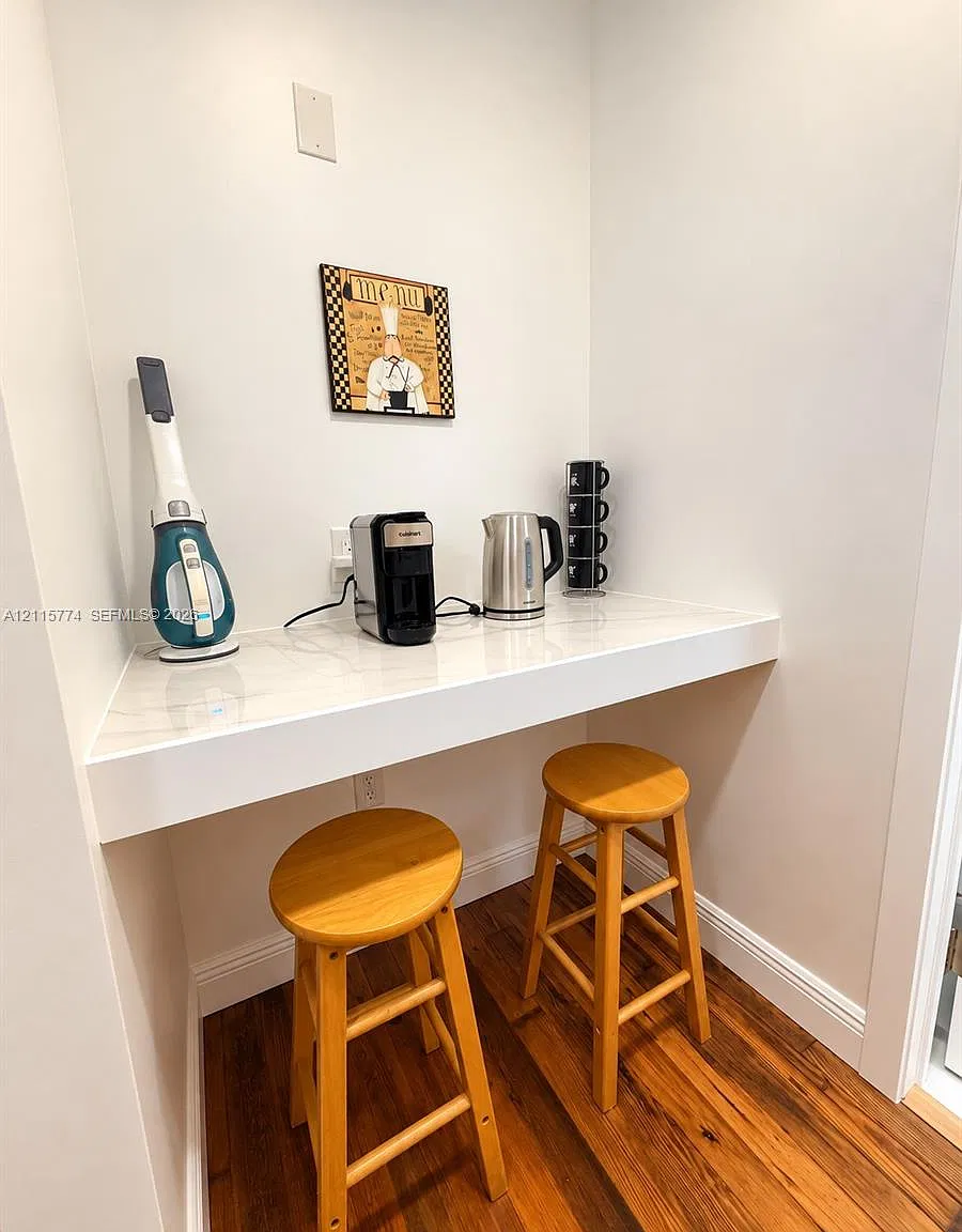 1455 Michigan Ave Condo — Photo 4