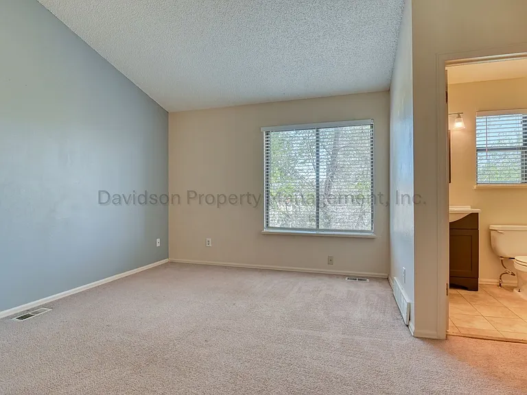 864 London Green Way — Photo 10