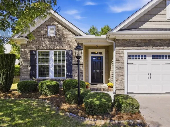 5795 Knoll Ct, Lewisville, NC 27023