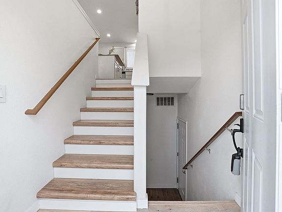 3rd image of 18109 E Michielli Ave
