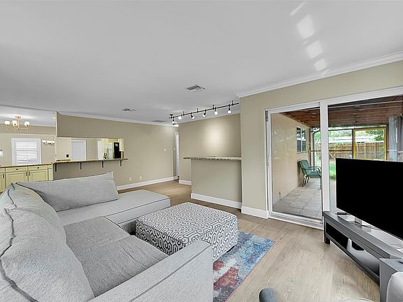 4th image of 351 NE 42nd Court