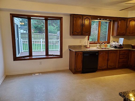 4th image of 715 Paige Cir