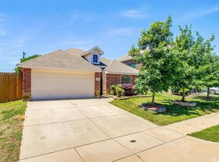 913 Loftin St, Crowley, TX 76036