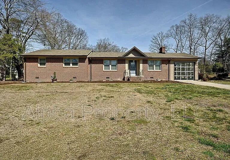 21 Lisa Dr — Photo 1
