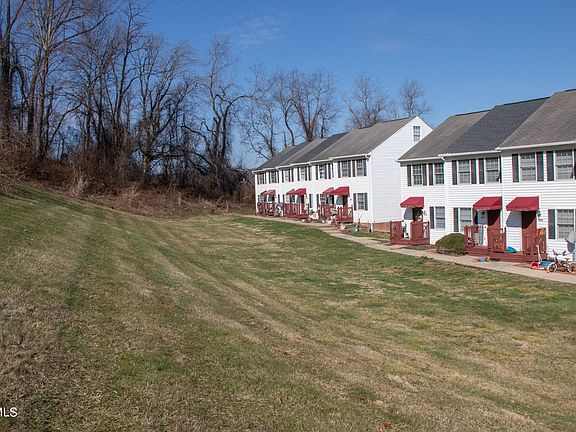 3rd image of 659 Beaverview Dr #659