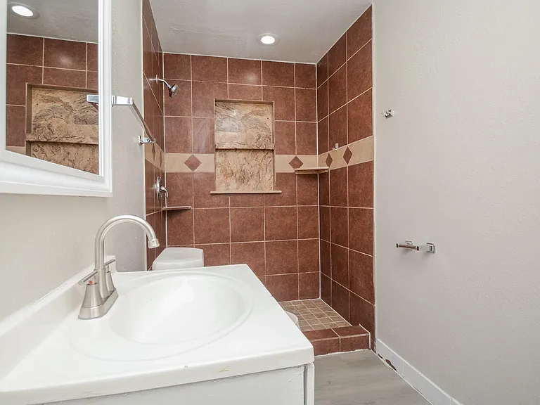6014 Collingsworth St — Photo 14