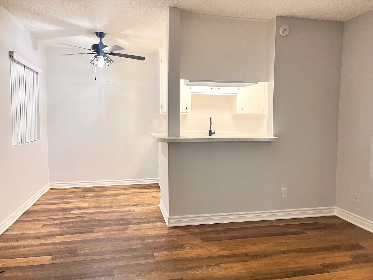 Tropical Breeze Apartments — Photo 3