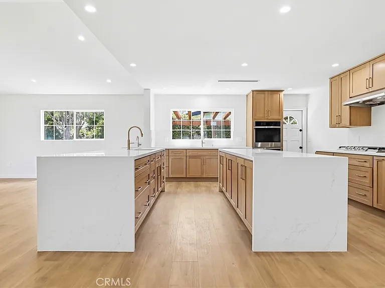 5440 Alcove Ave — Photo 7