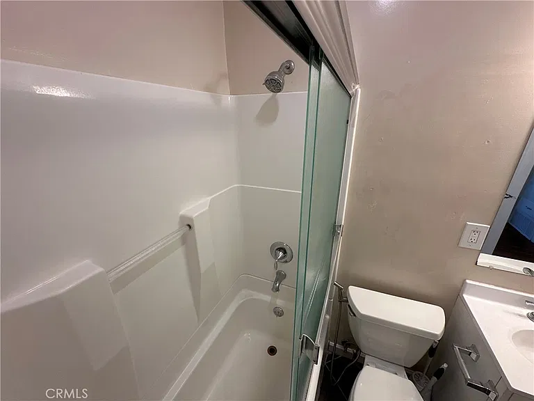 210 S Bush St — Photo 24