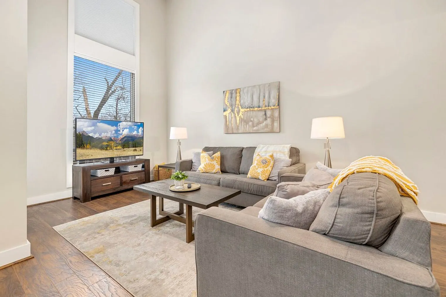 1 bed, 1.0 bath, 1140 sqft, $3,377 — Photo 1