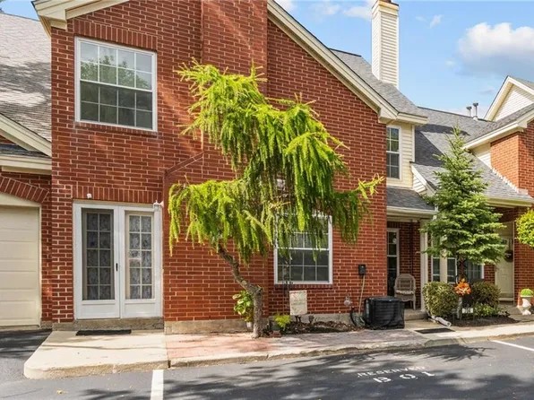 626 Smithfield Rd APT 704, North Providence, RI 02904